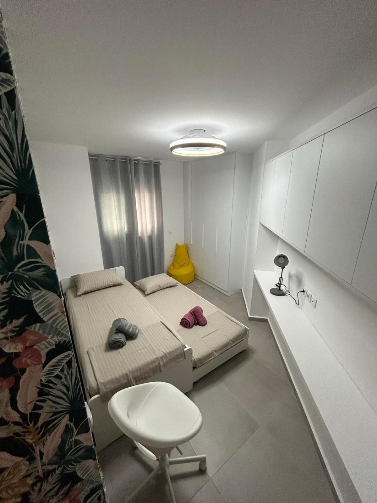 Floral Home 2 - 1St Floor Apt With Private Parking! Aten Exteriör bild