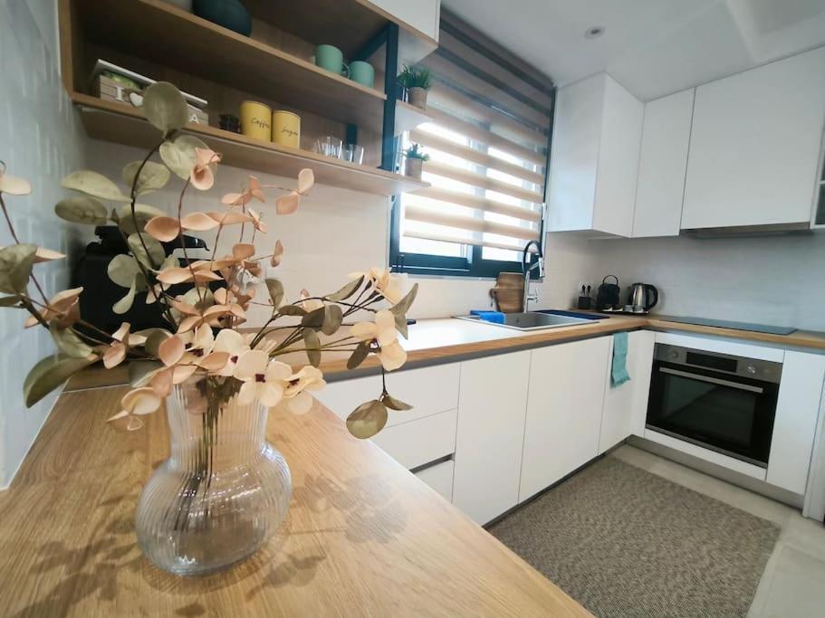 Floral Home 2 - 1St Floor Apt With Private Parking! Aten Exteriör bild