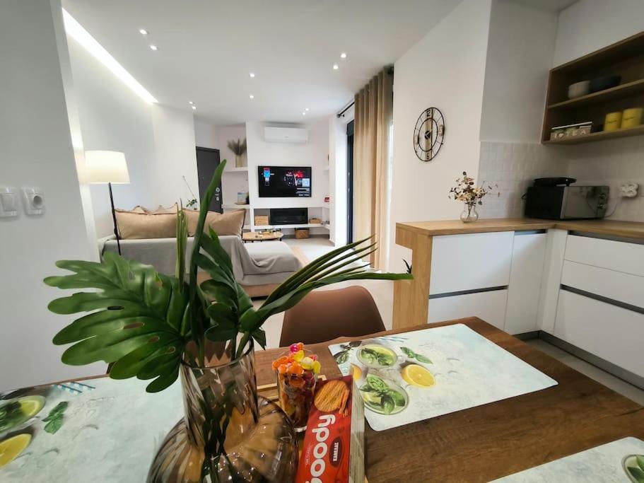 Floral Home 2 - 1St Floor Apt With Private Parking! Aten Exteriör bild