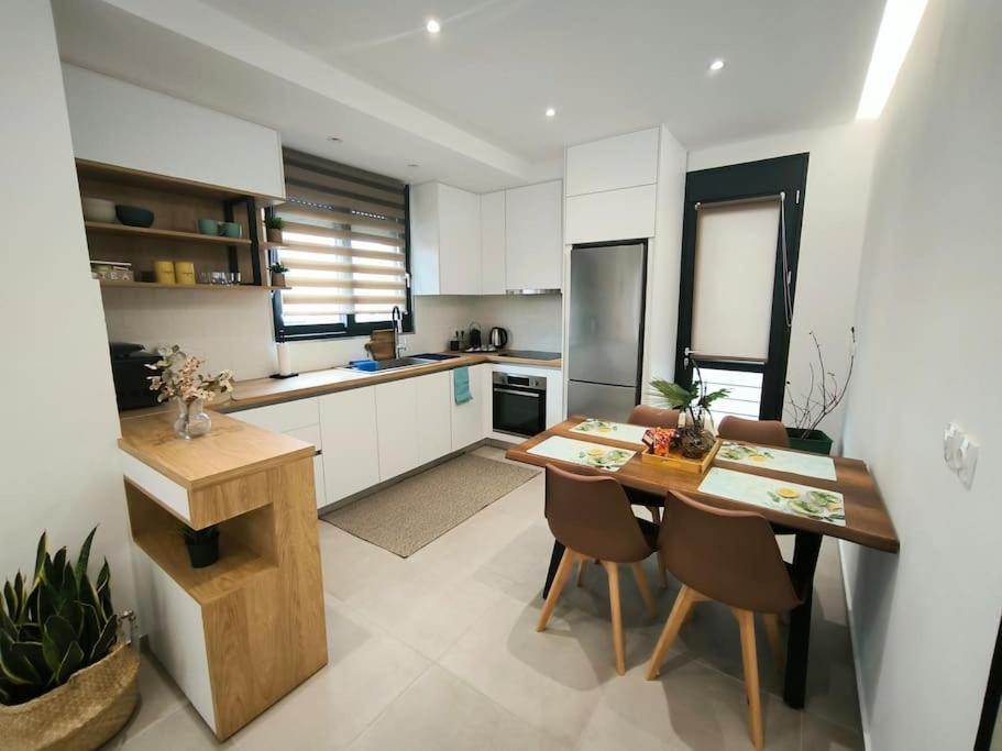 Floral Home 2 - 1St Floor Apt With Private Parking! Aten Exteriör bild